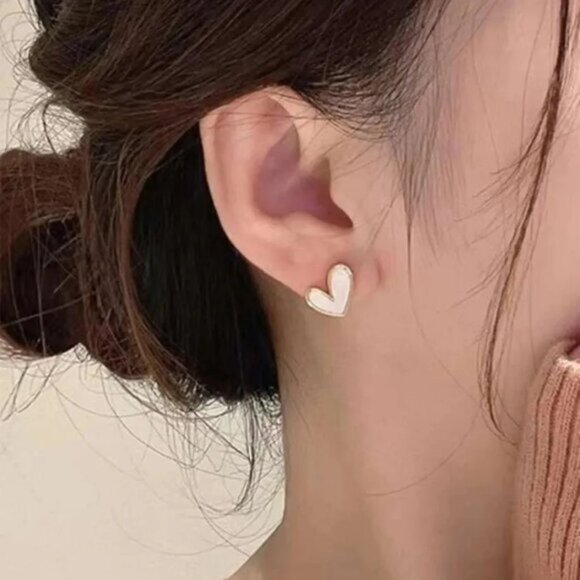 Delicate Heart Studs  LAST PAIR!! - Picture 1 of 2